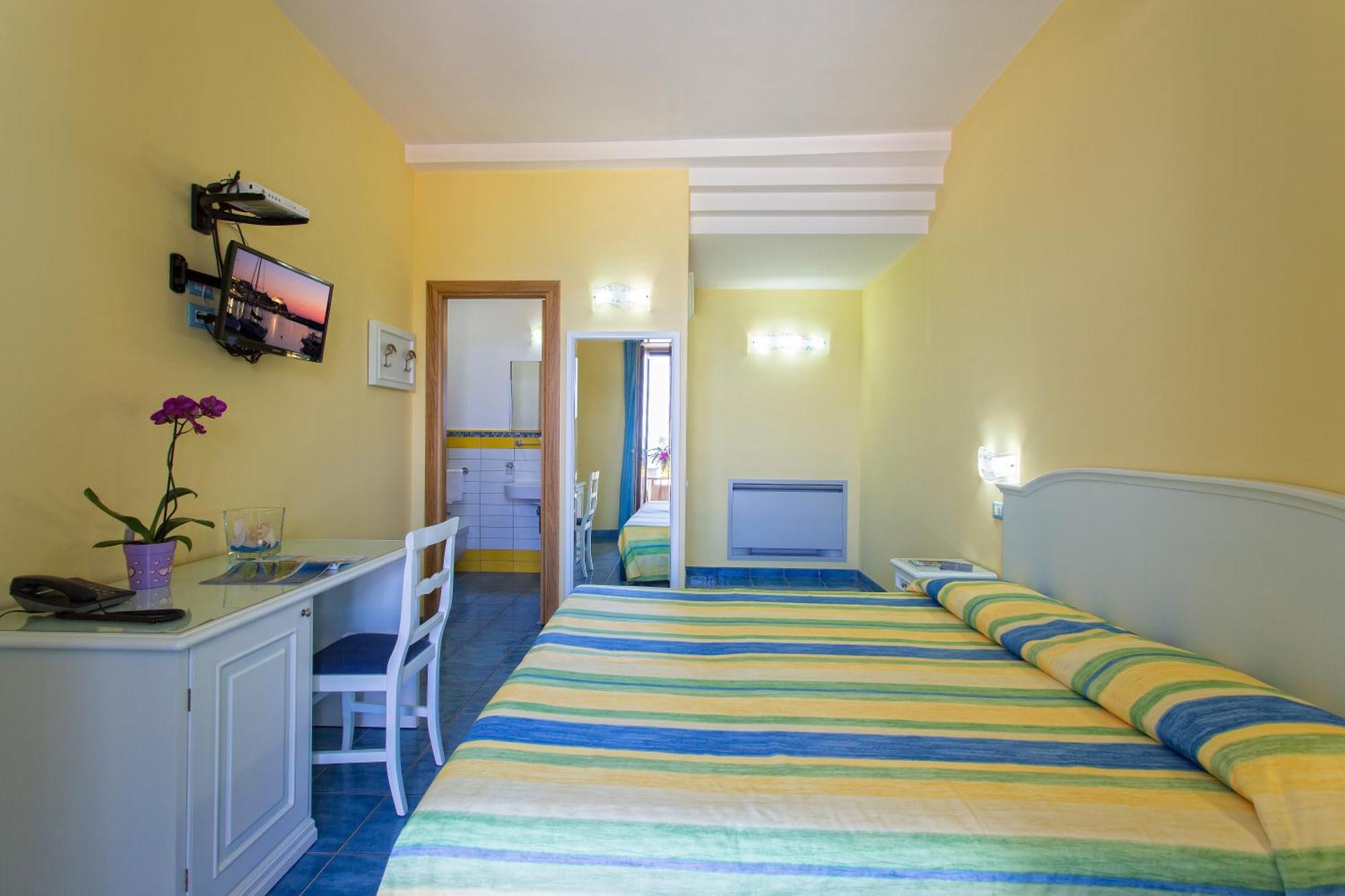 Hotel Cava Dell'Isola Forio  Room photo