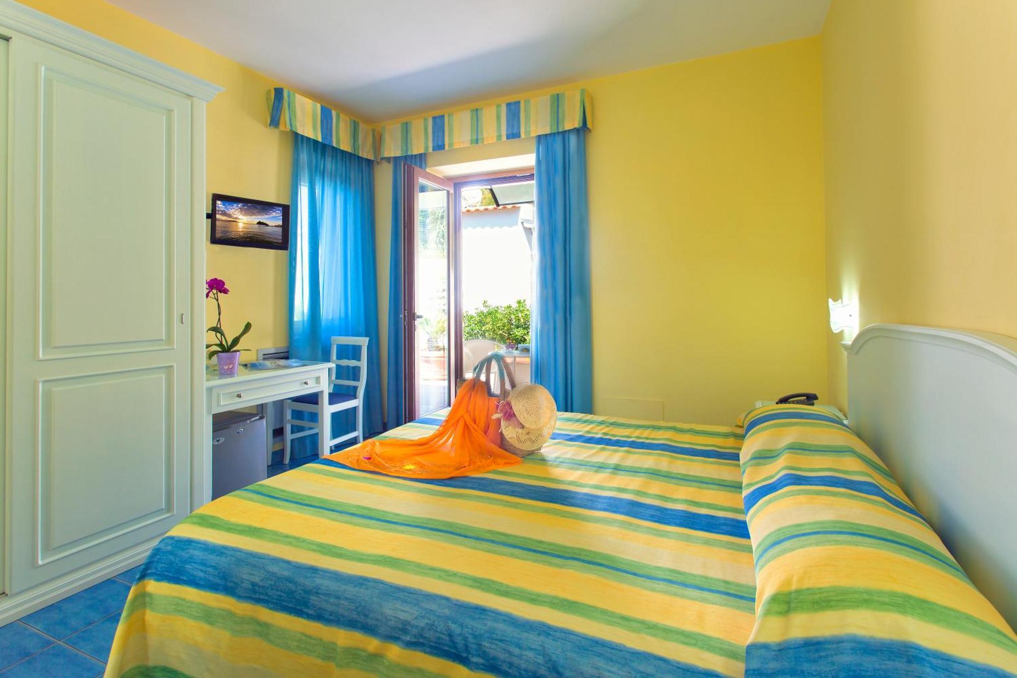 Hotel Cava Dell'Isola Forio  Room photo