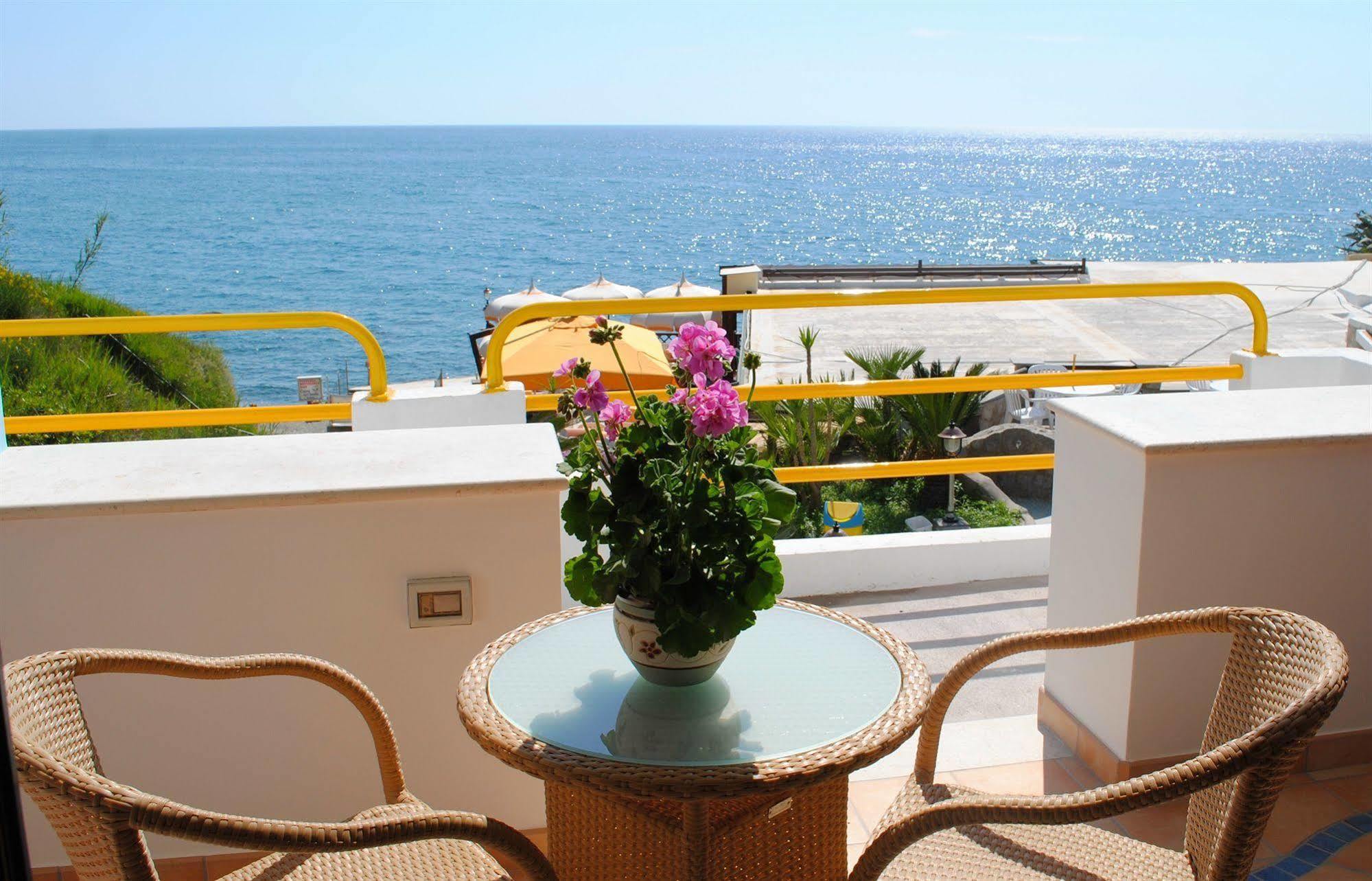 Hotel Cava Dell'Isola Forio  Exterior photo